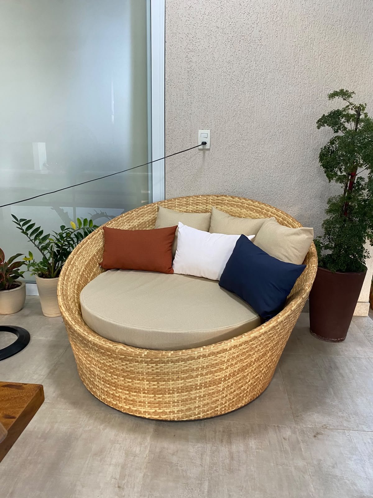 Poltrona redonda para área externa